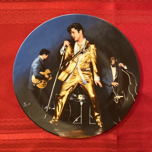 Elvis Presley: Looking at a Legend Delphi Collector Plate - 8 1/2” - Picture 1 of 7